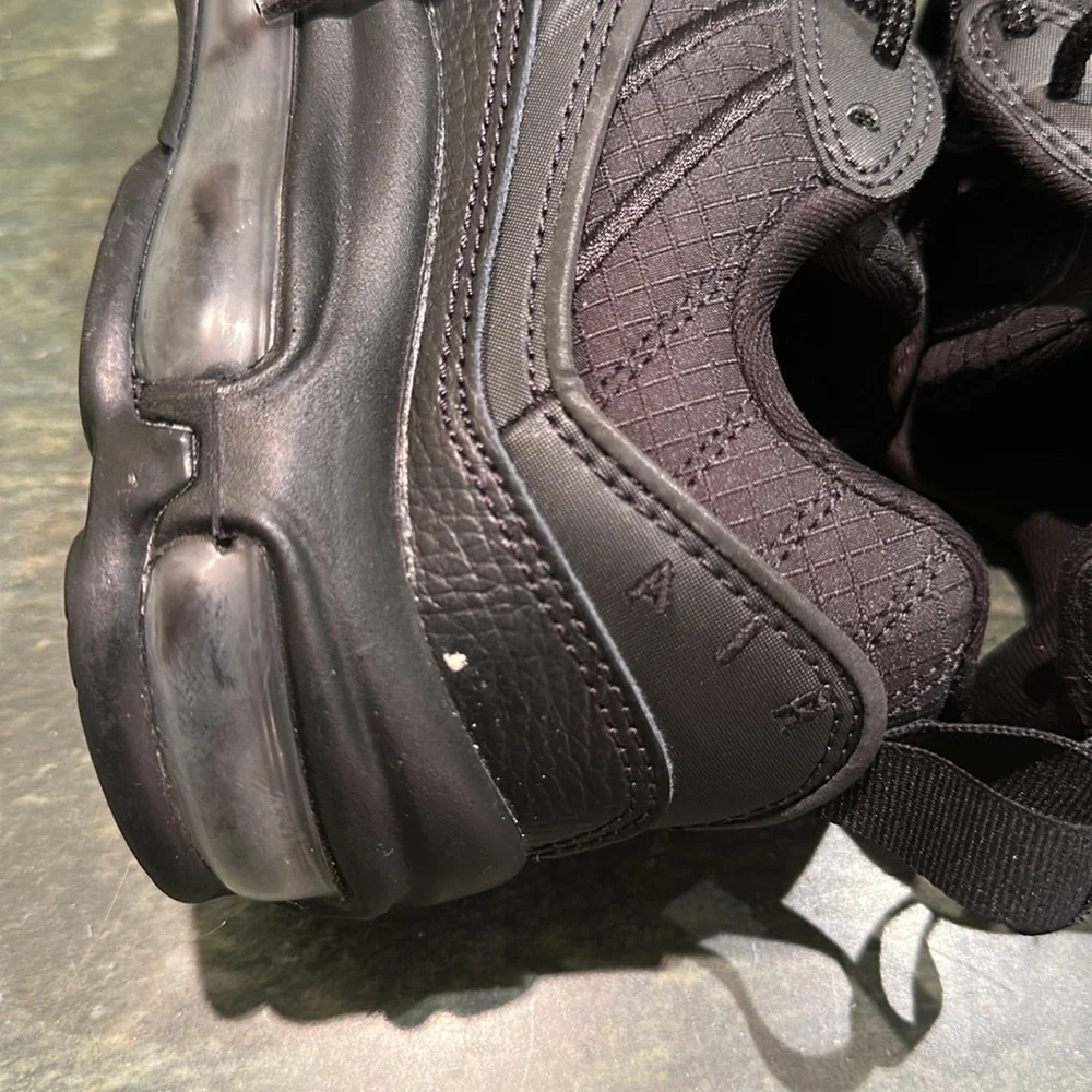 Nike Air Max 98 Triple Black Youth 5 / Women’s 6.5 / Everyday Sneaker